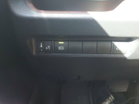 Used 2022 Toyota RAV4 Limited FWD image 19