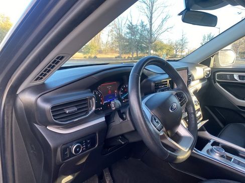 Used 2023 Ford Explorer XLT w/ Equipment Group 202A image 16
