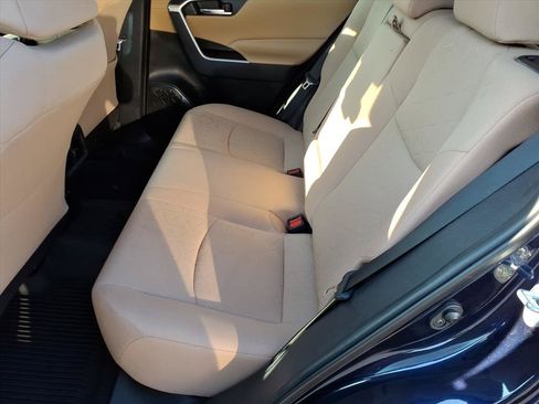 Used 2021 Toyota RAV4 XLE AWD/4WD image 7
