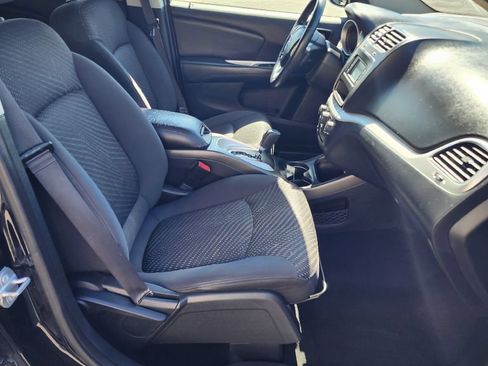 Used 2017 Dodge Journey SXT w/ Blacktop Package FWD image 6