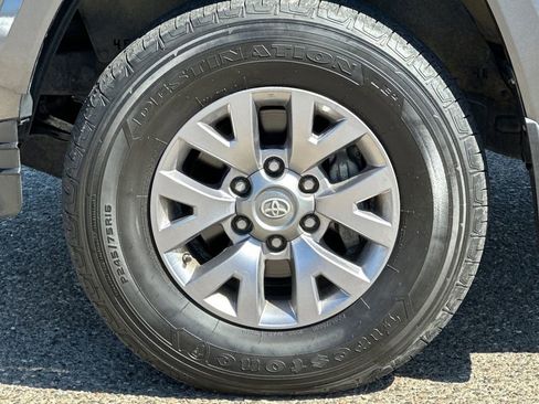 Used 2017 Toyota Tacoma SR5 w/ Tow Package image 24