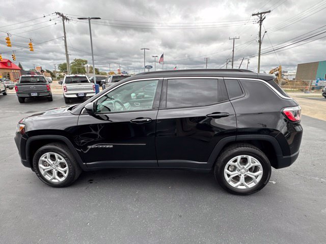 Used 2024 Jeep Compass Latitude AWD/4WD image 6
