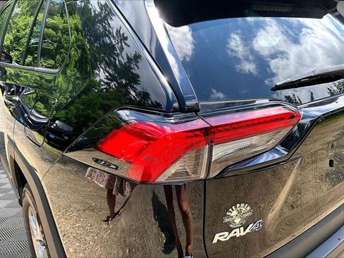 Used 2022 Toyota RAV4 LE AWD/4WD image 24