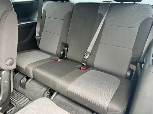 Used 2023 Chevrolet Traverse LT image 16