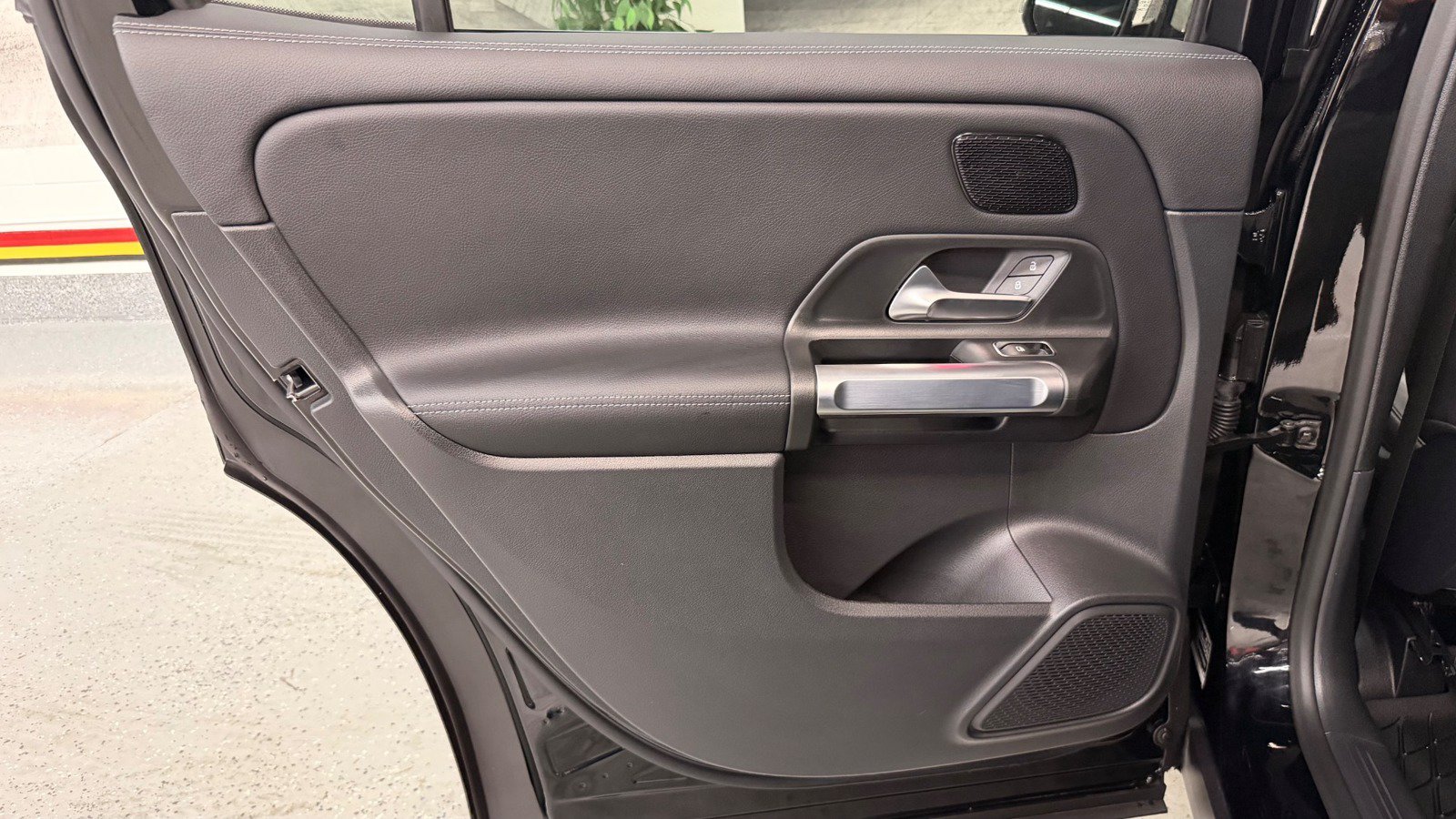 Used 2024 Mercedes-Benz GLB 250 4MATIC w/ Driver Assistance Package image 24