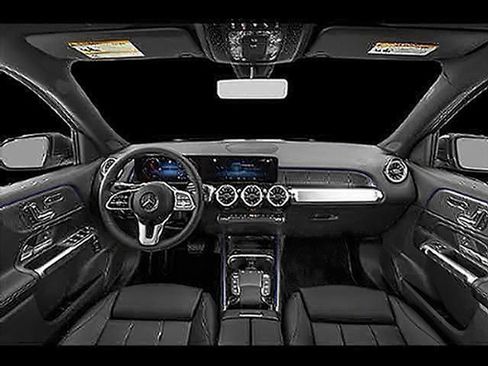 Used 2023 Mercedes-Benz GLB 250 4MATIC image 7