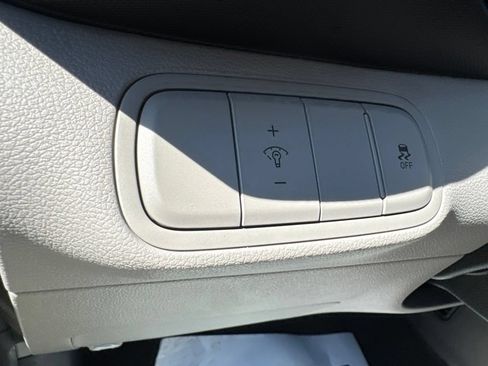 Certified 2024 Hyundai Venue SEL FWD image 15