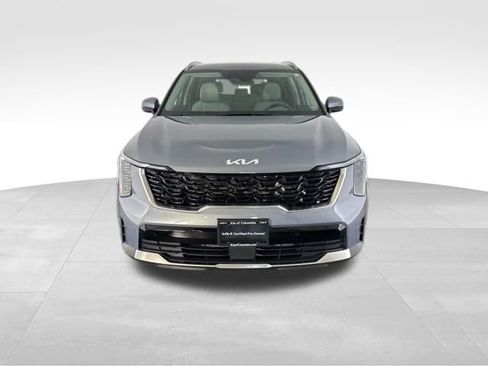 Certified 2025 Kia Sorento S AWD/4WD image 3