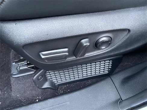 Used 2025 Toyota Sienna Limited image 21