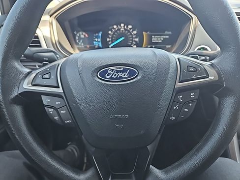 Used 2018 Ford Fusion SE w/ Fusion SE Technology Package image 18