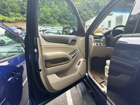 Used 2018 GMC Yukon Denali w/ Open Road Package AWD/4WD image 9