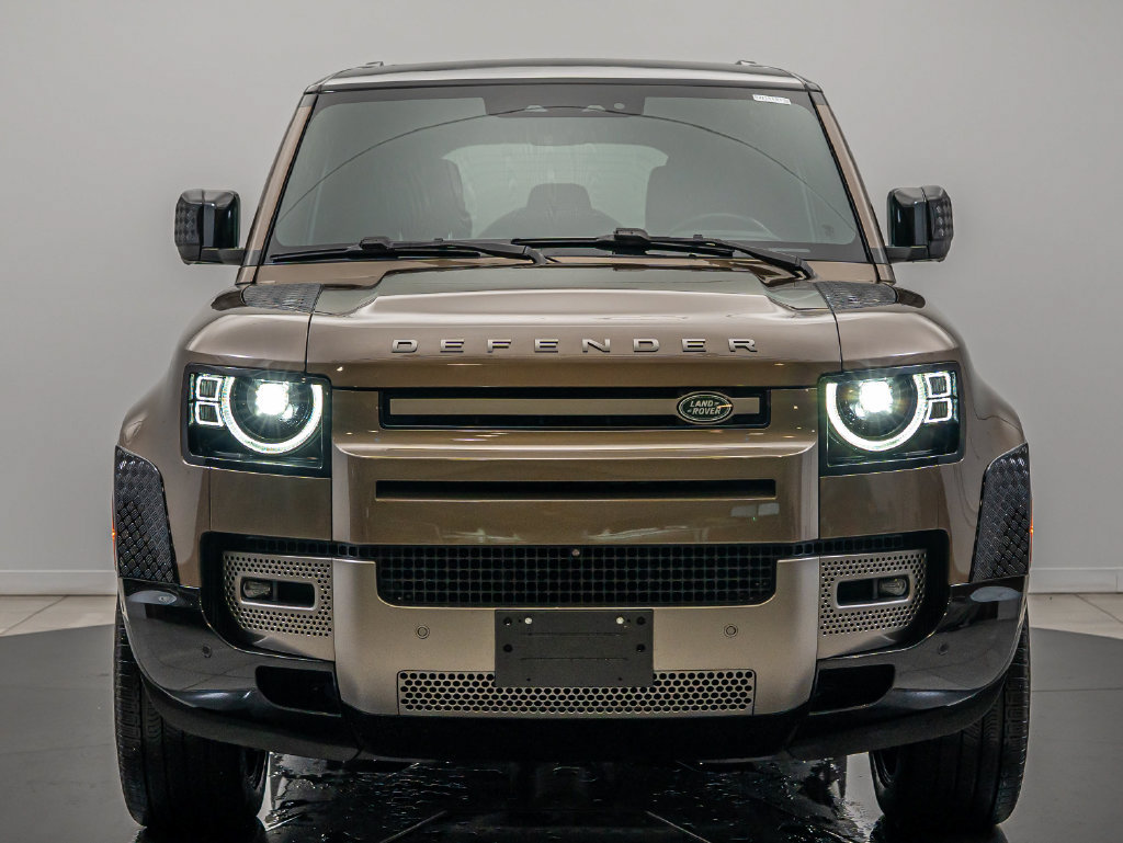 Used 2024 Land Rover Defender 110 X-Dynamic SE AWD/4WD image 2