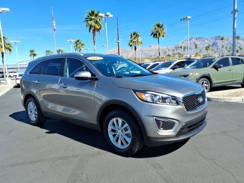 Used 2017 Kia Sorento LX image 32