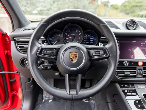 Certified 2026 Porsche Macan AWD/4WD image 36
