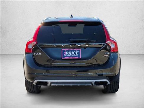 Used 2018 Volvo V60 T5 Cross Country Platinum image 7