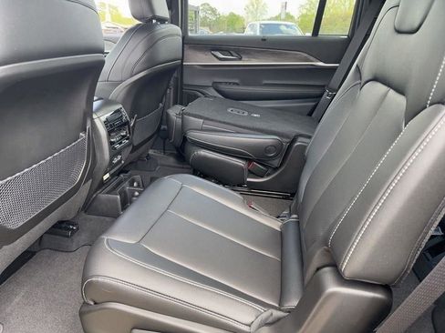 New 2025 Jeep Grand Cherokee L Limited w/ Luxury Tech Group II RWD image 29