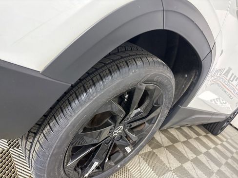 Used 2024 Volkswagen Taos SE image 31