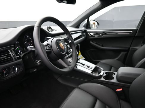 New 2026 Porsche Macan image 4