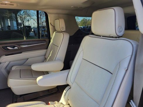 Used 2023 GMC Yukon XL Denali w/ Denali Reserve Package image 27