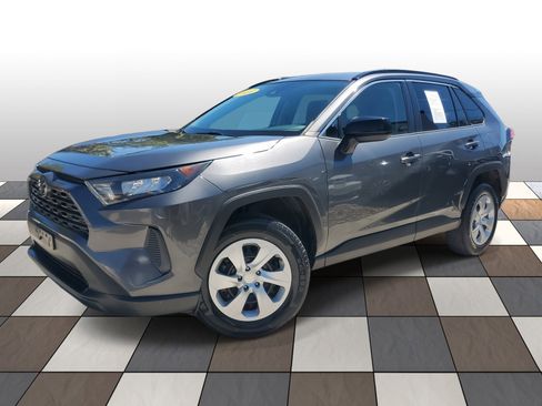 Used 2021 Toyota RAV4 LE image 1