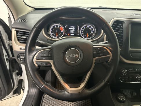 Used 2016 Jeep Cherokee 75th Anniversary image 18