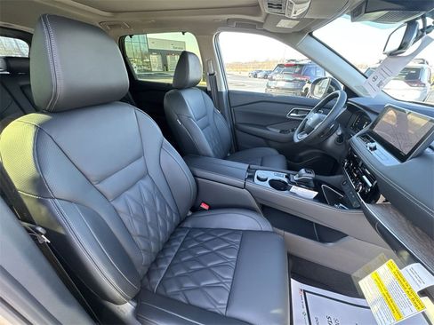 New 2026 Nissan Rogue Platinum image 25