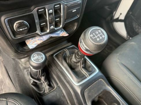 Used 2018 Jeep Wrangler Unlimited Sahara w/ LED Lighting Group AWD/4WD image 16