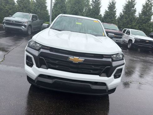 Used 2023 Chevrolet Colorado LT w/ LT Convenience Package II AWD/4WD image 8