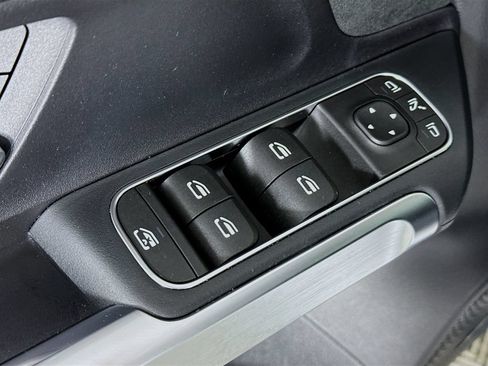 Used 2023 Mercedes-Benz GLB 250 4MATIC image 17