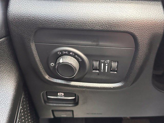 Used 2023 Jeep Grand Cherokee L Altitude AWD/4WD image 20