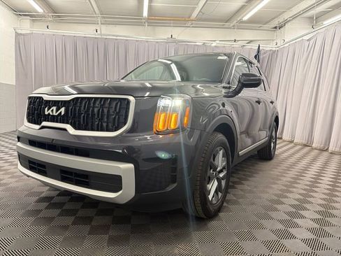 Certified 2025 Kia Telluride LX FWD image 3
