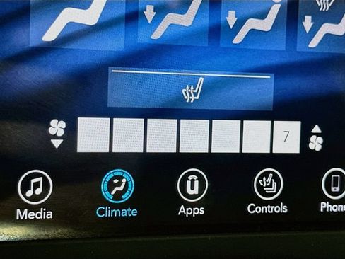 Used 2018 Chrysler Pacifica Touring-L FWD image 24