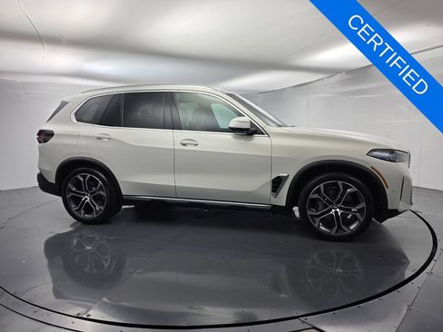 Used 2024 BMW X5 xDrive40i w/ Premium Package AWD/4WD image 3