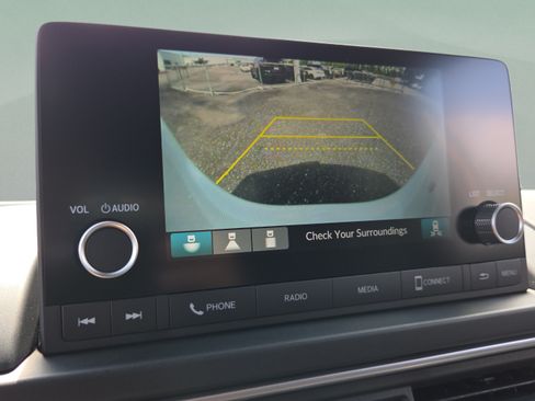 Used 2025 Honda Pilot Sport image 23