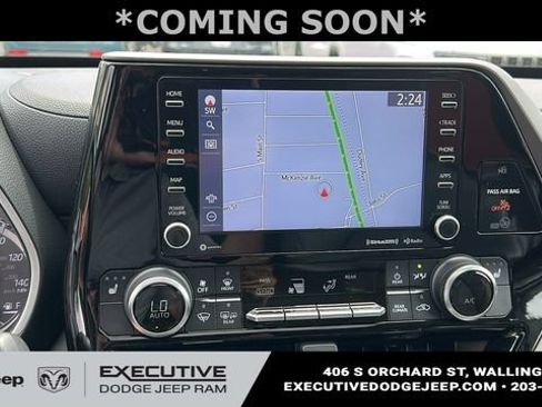 Used 2022 Toyota Highlander XLE AWD/4WD image 16