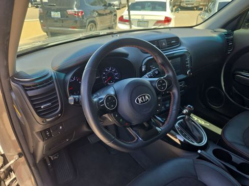 Used 2018 Kia Soul ! FWD image 10