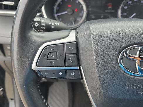 Used 2023 Toyota Highlander XSE FWD image 18
