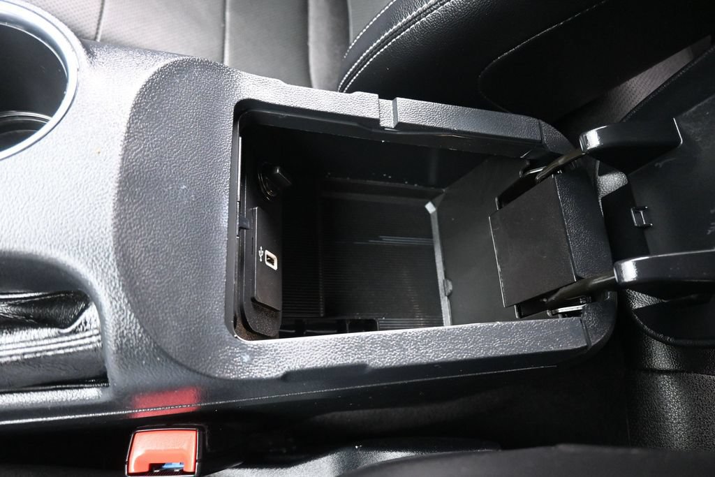 Used 2021 Ford Mustang GT Premium w/ Black Accent Package RWD image 23