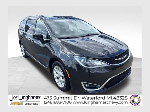 Used 2017 Chrysler Pacifica Touring-L Plus FWD image 1
