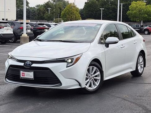 Certified 2025 Toyota Corolla XLE FWD image 2