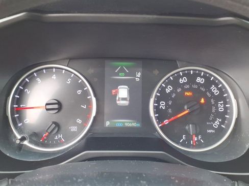 Used 2019 Toyota RAV4 LE AWD/4WD image 6