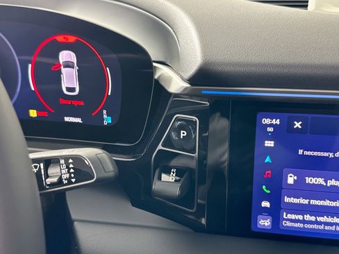 Certified 2025 Porsche Macan 4 Electric image 23