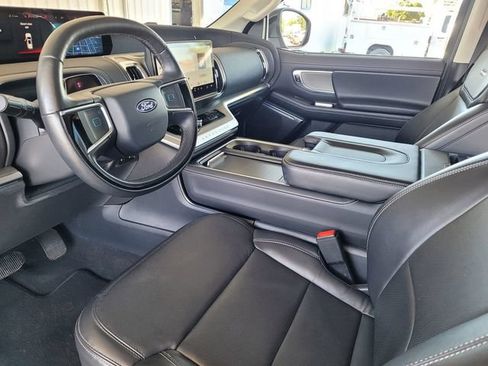 Used 2025 Ford Expedition Max Platinum AWD/4WD image 10