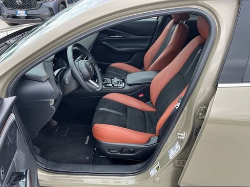 Used 2025 MAZDA CX-30 Carbon image 11