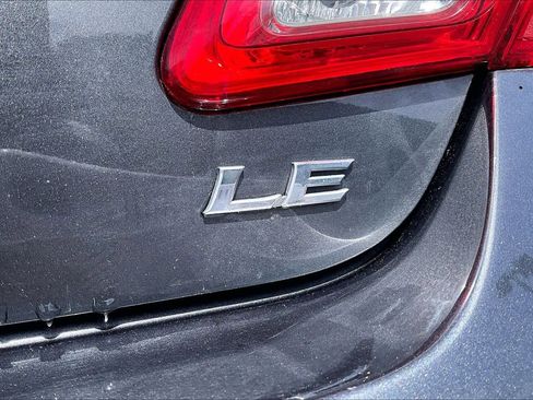 Used 2010 Toyota Camry LE FWD image 9
