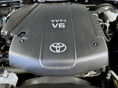 Used 2014 Toyota Tacoma PreRunner w/ SR5 Package RWD image 9