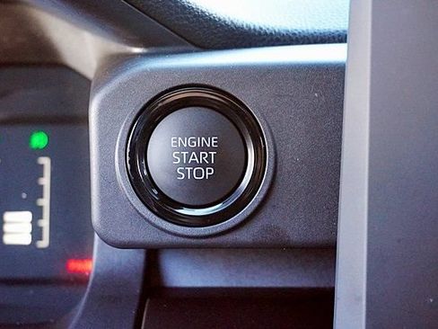 Used 2025 Toyota Tacoma SR5 AWD/4WD image 39