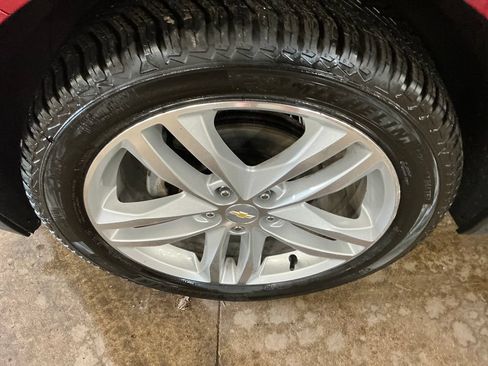 Used 2018 Chevrolet Equinox Premier AWD/4WD image 11