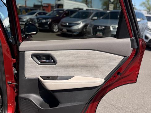 Used 2021 Nissan Rogue SV AWD/4WD image 19
