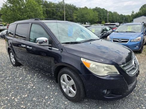 Used 2010 Volkswagen Routan SEL Premium FWD image 3